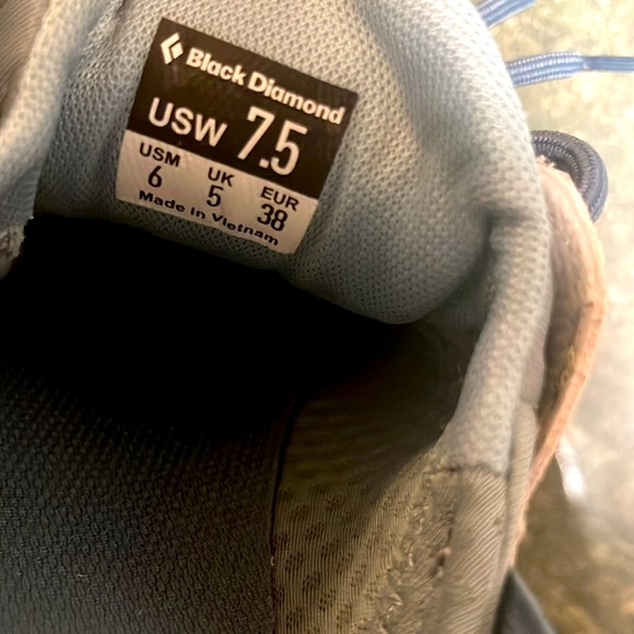 Black Diamond Suede Approach Shoes! 👟 - Picture 9 of 11